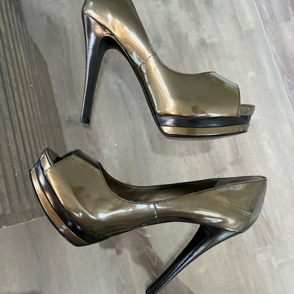 Pelle Moda Green Peep-Toe Heels